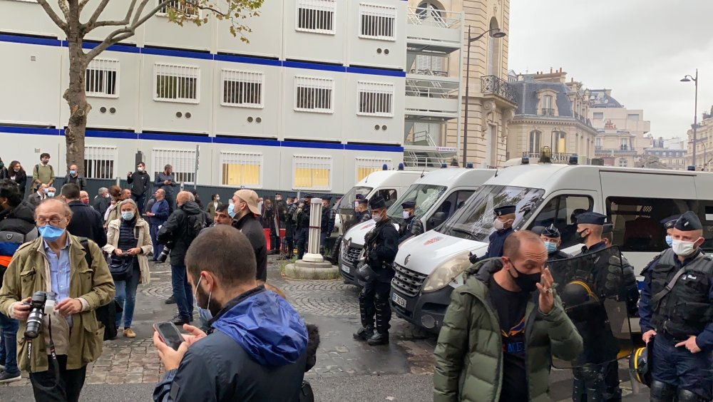PKK yandaşları ve Ermeniler Paris’te Türkiye ve Azerbaycan karşıtı gösteri yaptı
