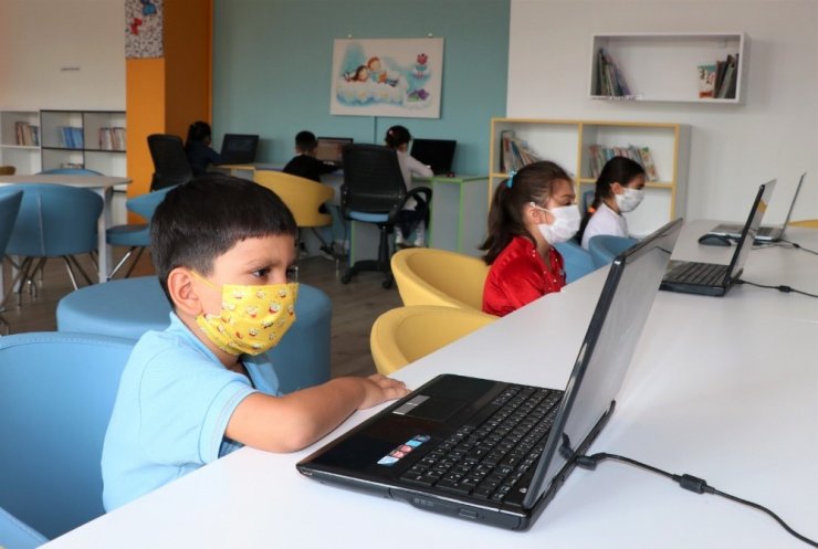 Sultanbeyli’de Tematik Bilgi ve Öğrenme Merkezleri EBA Destek Noktalarına dönüştürüldü