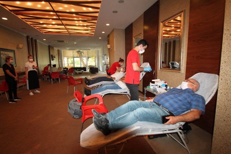 Adana OSB’den Kızılay’a kan bağışı