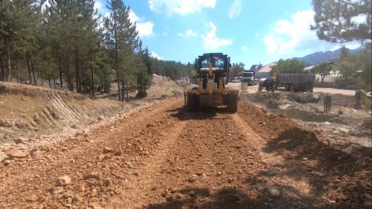 Büyükşehirden Gazipaşa’nın yaylalarında yol çalışması