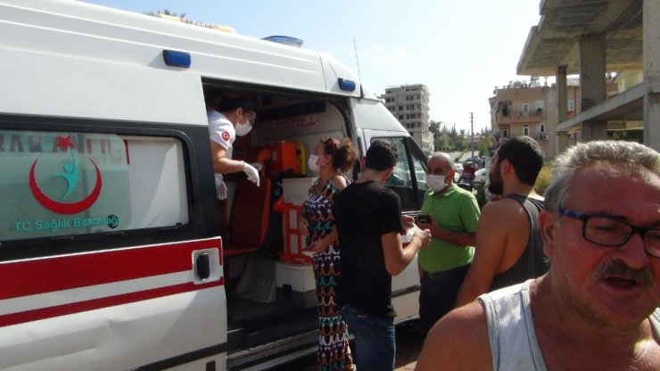 Yaralı gencin ailesi, korona virüs bulaşır diye çocuklarını ambulanstan indirdi