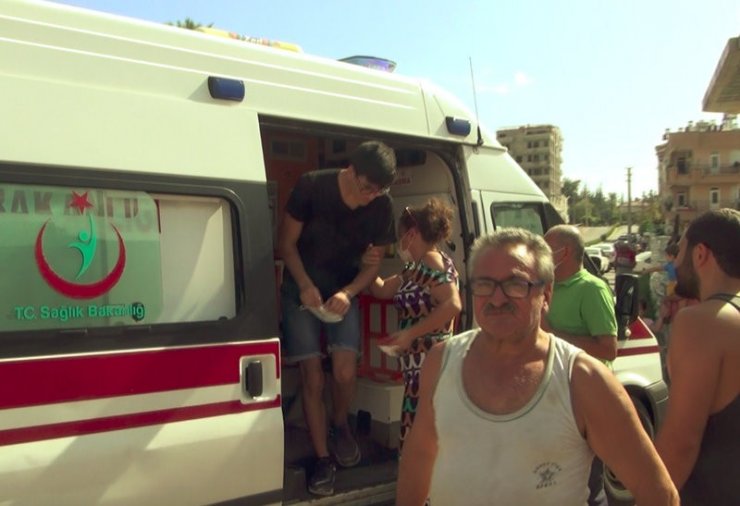 Yaralı gencin ailesi, korona virüs bulaşır diye çocuklarını ambulanstan indirdi