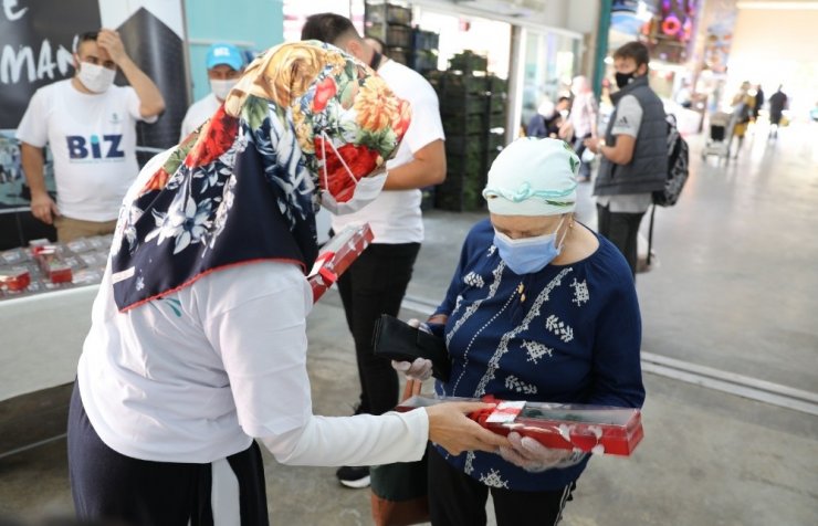 BİZ ekibindeki gençler Başakşehir’in büyüklerini unutmadı