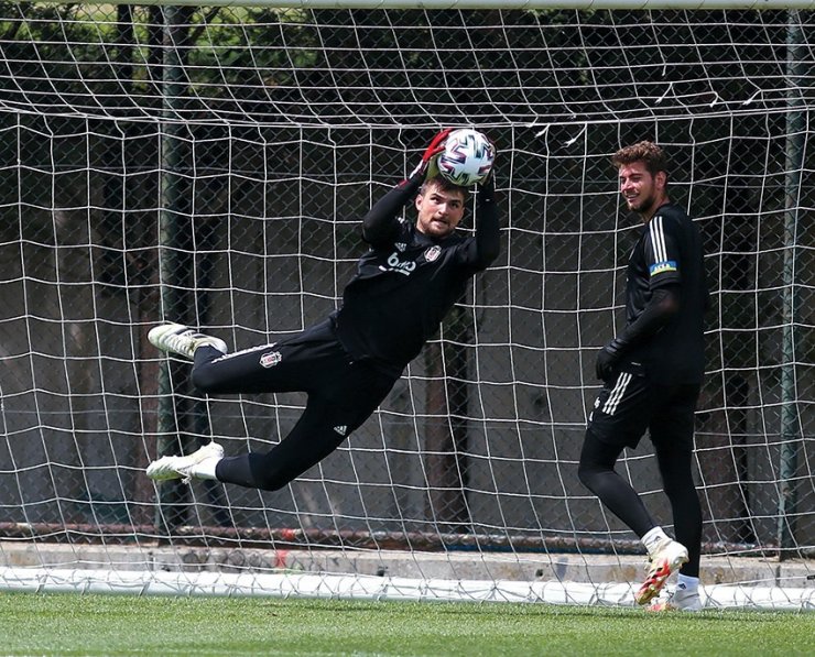 Ersin Destanoğlu: "Beşiktaş’ta uzun yıllar oynamak istiyorum"