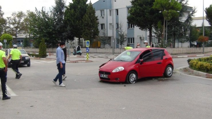 Kiralık araçla kaza yaptı, şoka girdi