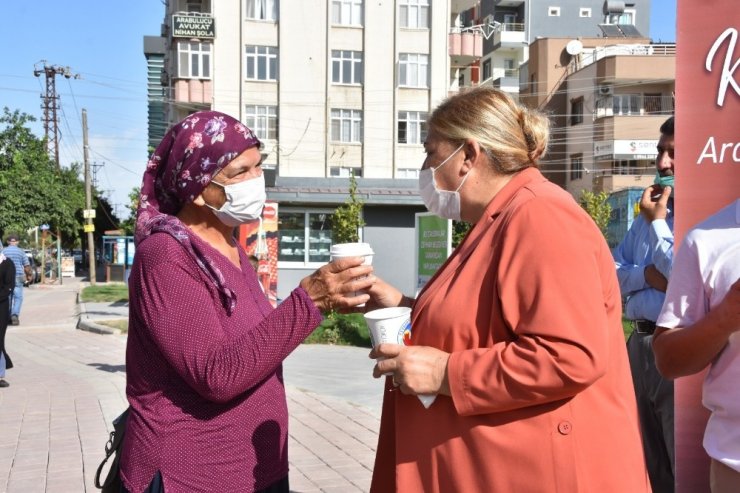 Başkan Erdem’den vatandaşlara kahve ikramı