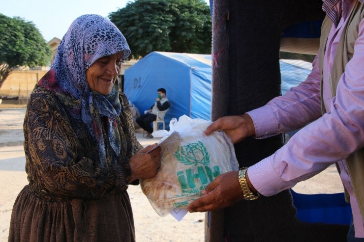 Suriye’de 9 ayda 112 milyon adet ekmek dağıtıldı