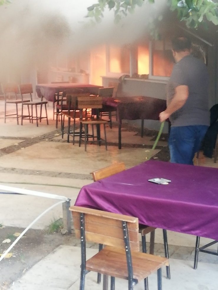 Manisa’da kahvehanede korkutan yangın