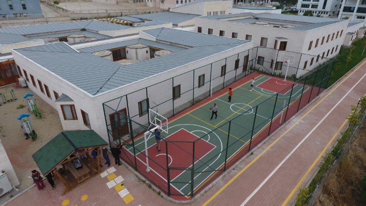 Merkezefendi Belediyesinden özel çocuklara spor sahası