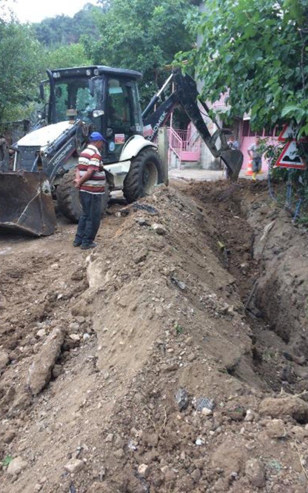 Samrı Köyü’nün hem kanalizasyon hem de içme suyu isale hattı yenilendi