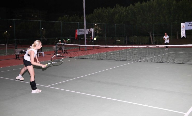 29 Ekim Cumhuriyet Kupası Tenis Turnuvası başladı