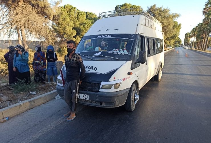 Ehliyetsiz sürücünün kullandığı 14 kişilik minibüsten 28 kişi çıktı