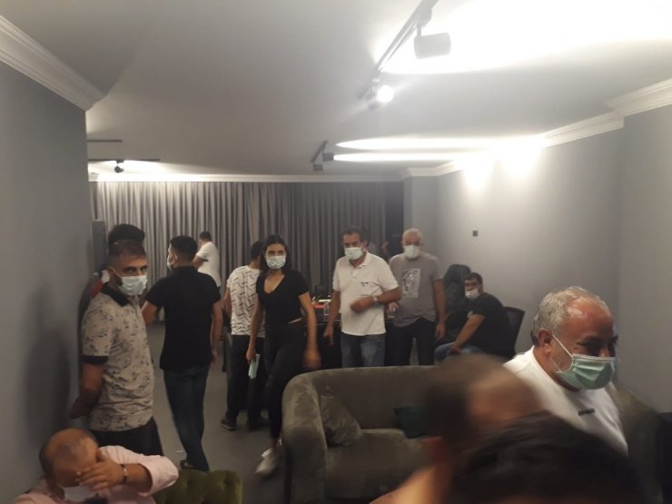 Virüse rağmen mührü kırıp kumar oynayanlara baskın
