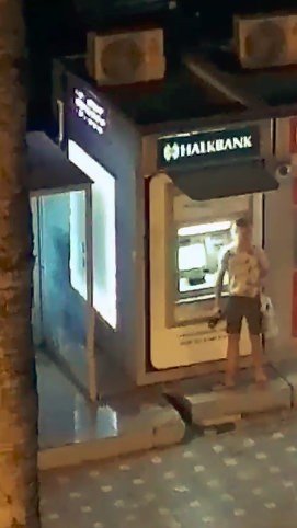 Antalya’da alkollü turistin ATM ile imtihanı