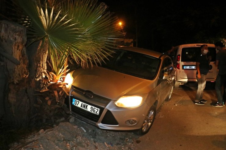 Otomobil tutkunu genç, kontak üzerinde anahtar unutanların kabusu oldu