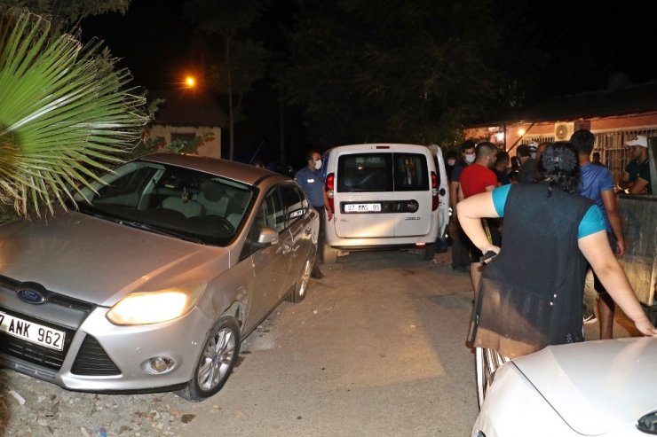 Otomobil tutkunu genç, kontak üzerinde anahtar unutanların kabusu oldu