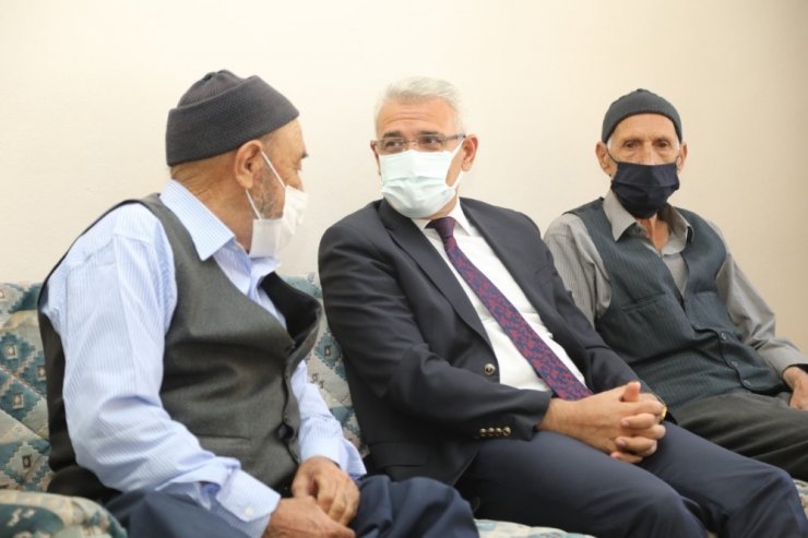 Başkan Güder yaşlıları unutmadı