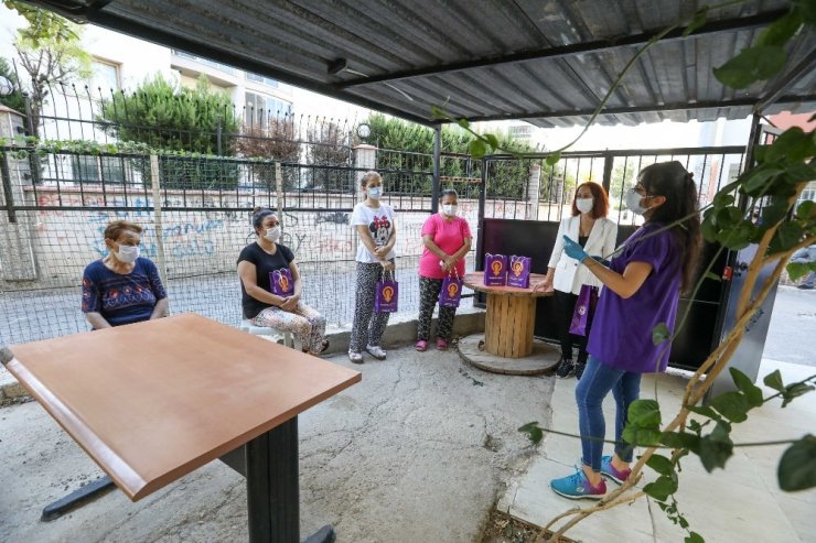 Buca Belediyesi şiddete karşı kadınların kapısını çaldı