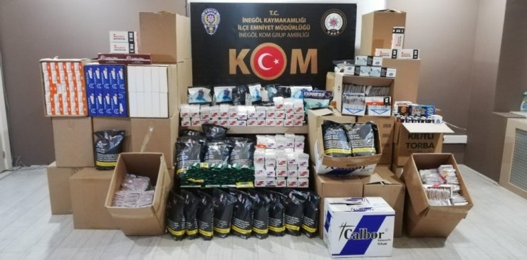 Çok sayıda kaçak makaron ve tütün ele geçirildi