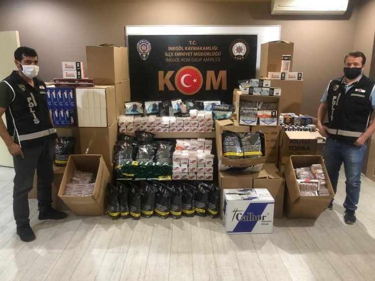 Çok sayıda kaçak makaron ve tütün ele geçirildi