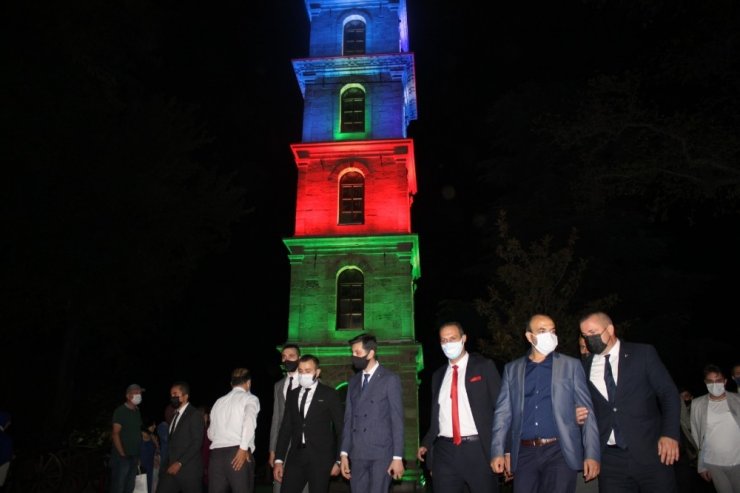 Ülkü Ocakları’ndan Azerbaycan’a lazer ışıklı gösteriyle destek