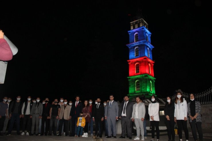 Ülkü Ocakları’ndan Azerbaycan’a lazer ışıklı gösteriyle destek