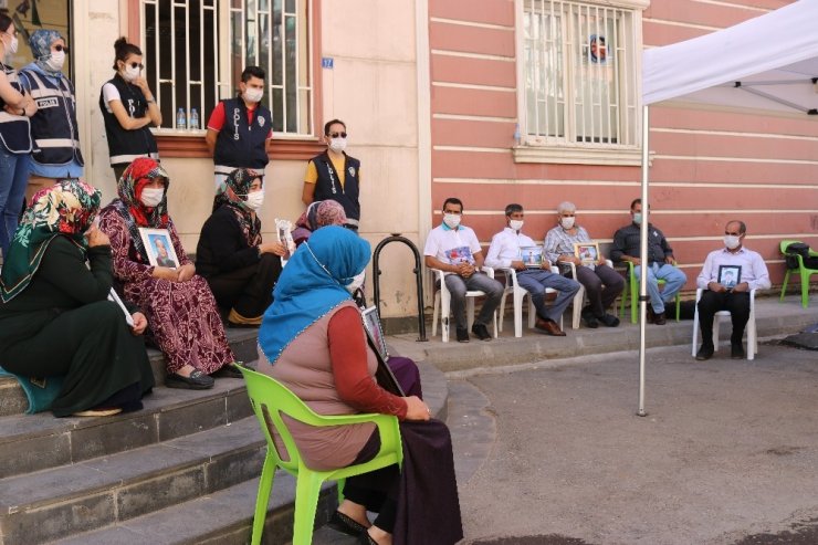 HDP önündeki ailelerin evlat nöbeti 394’üncü gününde