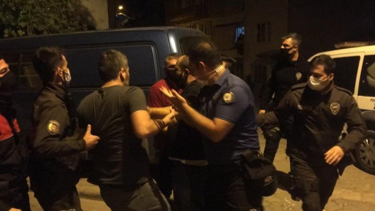Polisten gazeteciye ‘gösterici’ muamelesi
