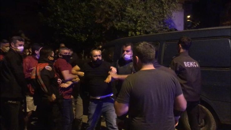 Polisten gazeteciye ‘gösterici’ muamelesi