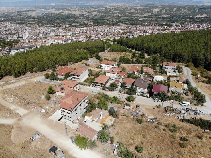 Alemciler tabela ve beton bariyerleri dinlemedi