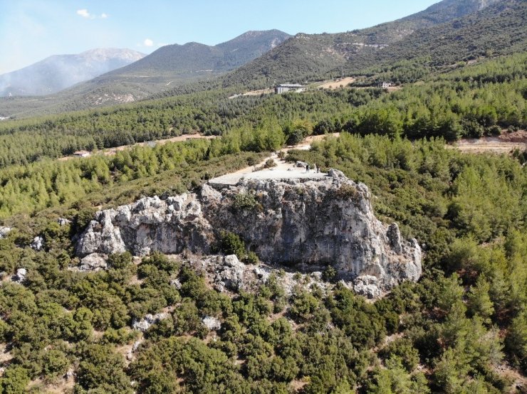 Alemciler tabela ve beton bariyerleri dinlemedi