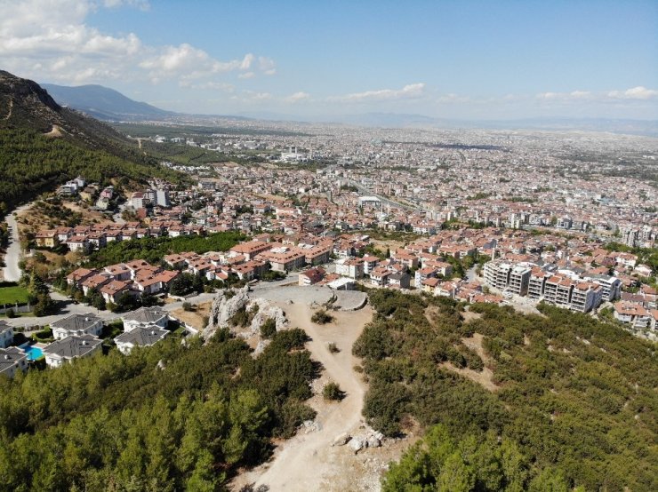 Alemciler tabela ve beton bariyerleri dinlemedi