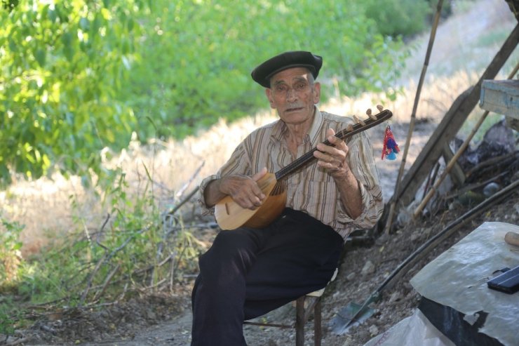 80 yıldır kulakların pasını siliyor