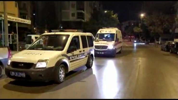 Yol ortasında bıçaklı kavga; 2 yaralı
