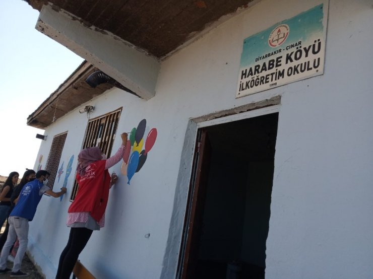 Sur Gençlik Merkezinden köy okuluna anlamlı destek