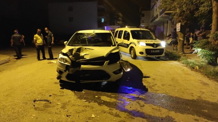 Samandağ’da otomobil ile motosiklet çarpıştı: 2 yaralı