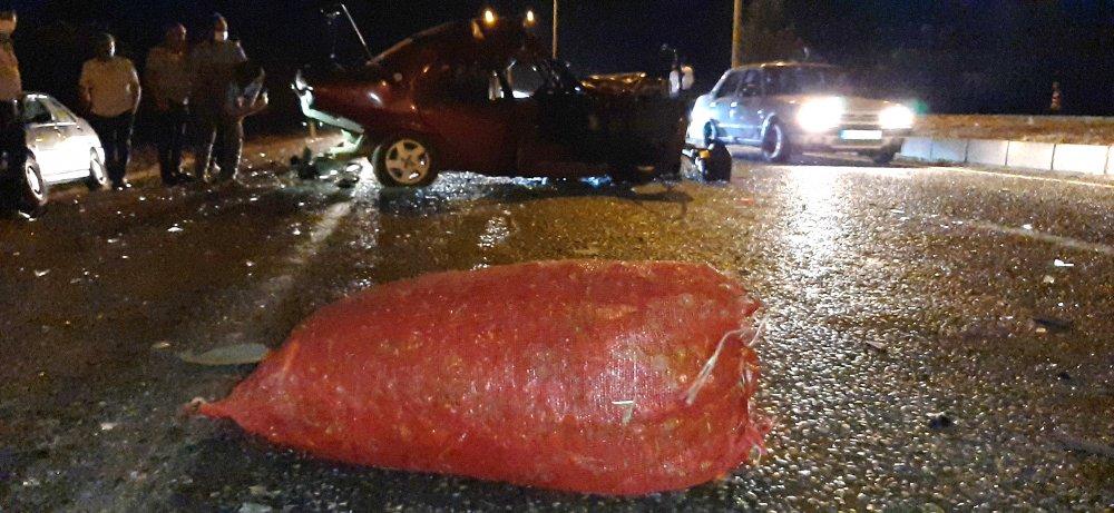 İki otomobil biber yüklü traktörle çarpıştı! 1 ölü 1 yaralı