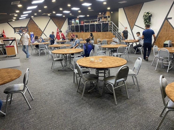 İzmir’de kumar operasyonunda 123 kişiye 171 bin lira ceza