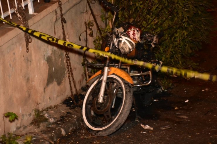 İzmir’de park halindeki motosiklet kundaklandı