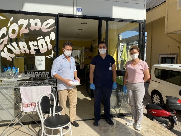 Kemer Belediyesi’nden kuaför ve berberlere hijyen seti