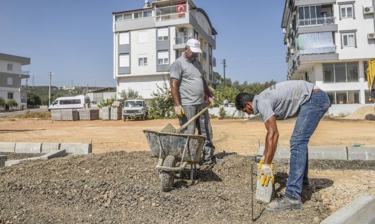Kepez Belediyesi’nden Ünsal’a spor sahalı yeşil alan