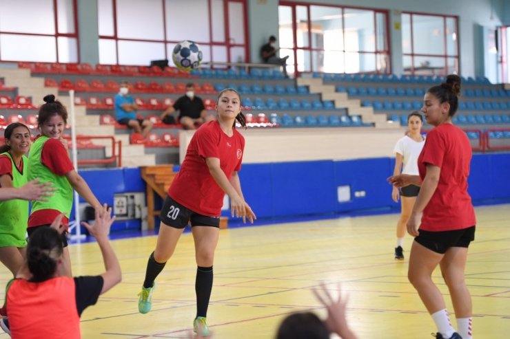 Konyaaltı Kadın Hentbol Takımı, İzmir Büyükşehir Belediye maçına hazır