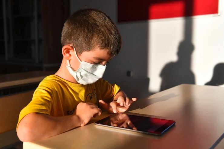 Ankara’da köyde yaşayan çocukların uzaktan eğitimi için ücretsiz internet