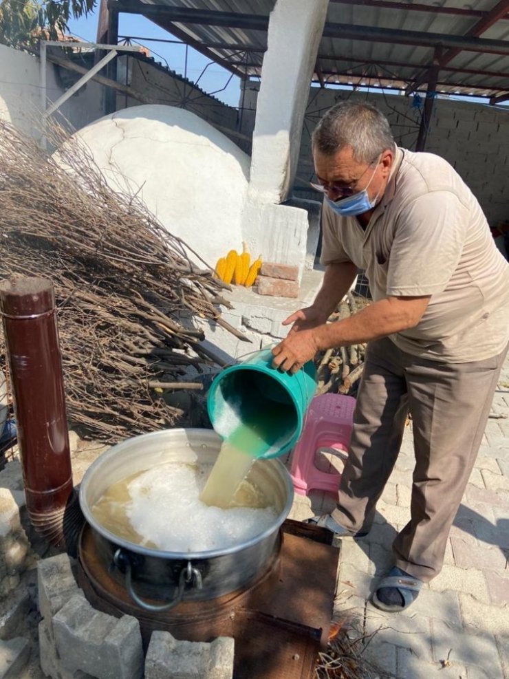 Kırkağaç kavunundan pekmez yaptılar