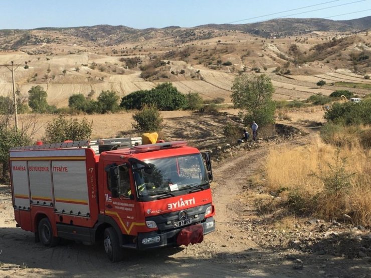 Kula’da çıkan anız yangını korkuttu