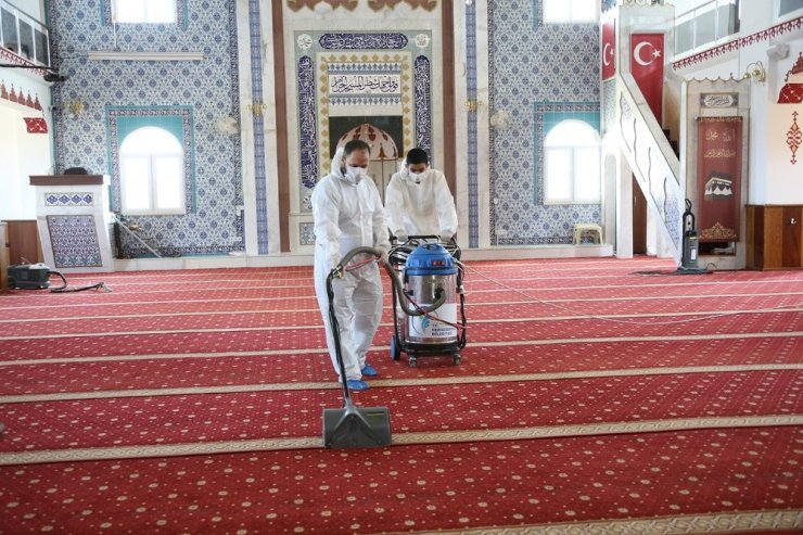 Merkezefendi de camiler temizleniyor