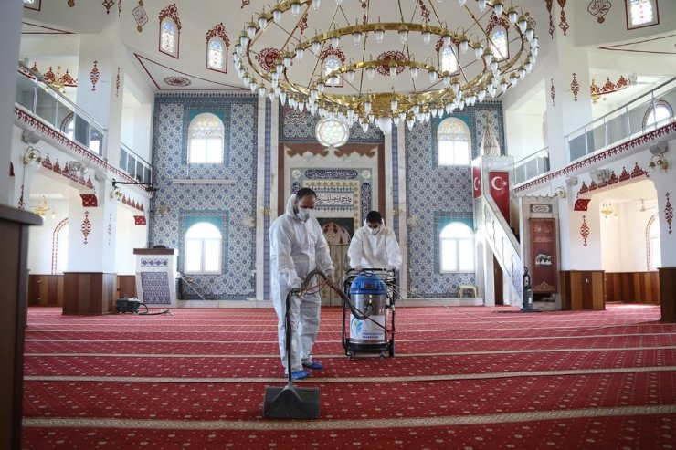 Merkezefendi de camiler temizleniyor