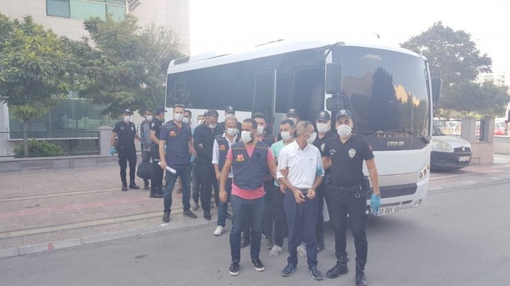 Mersin’de göçmen kaçakçısı 7 kişi tutuklandı
