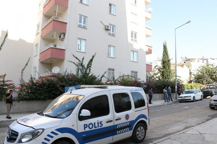 Evi basıp kadını kurşun yağmuruna tuttular