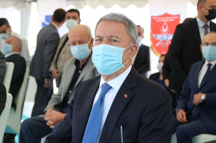 Bakan Akar: "Azerbaycanlı kardeşlerimizin öz topraklarını istemesi için mücadele etmesi suç mu?"